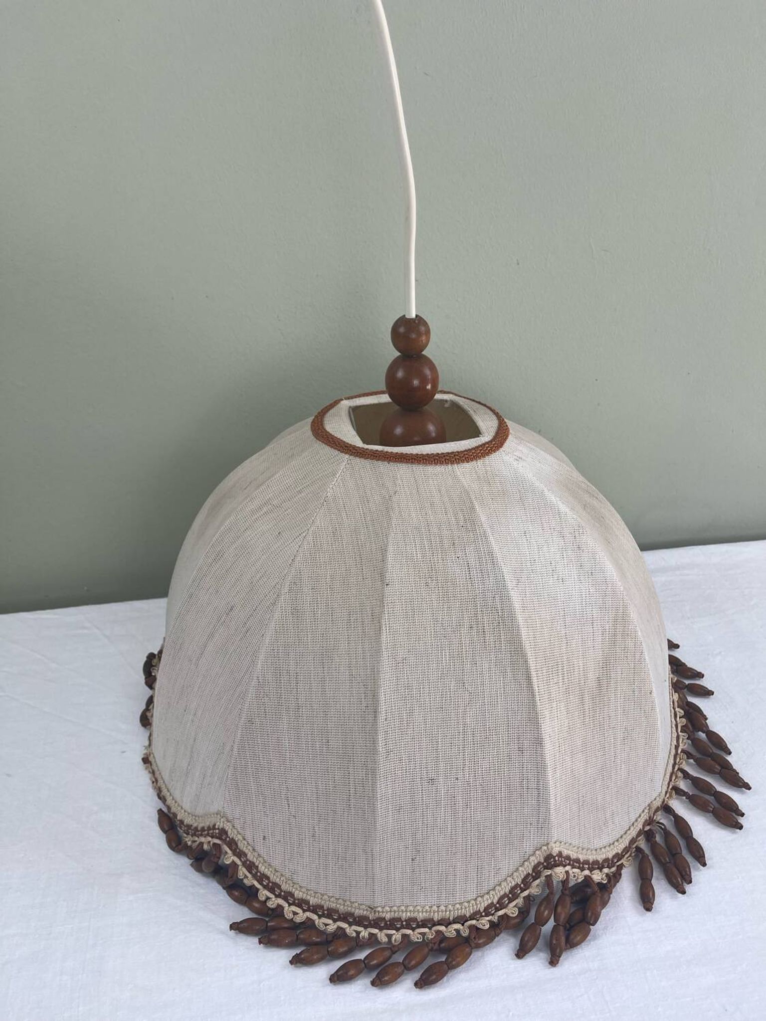 Vintage wooden bead suspension