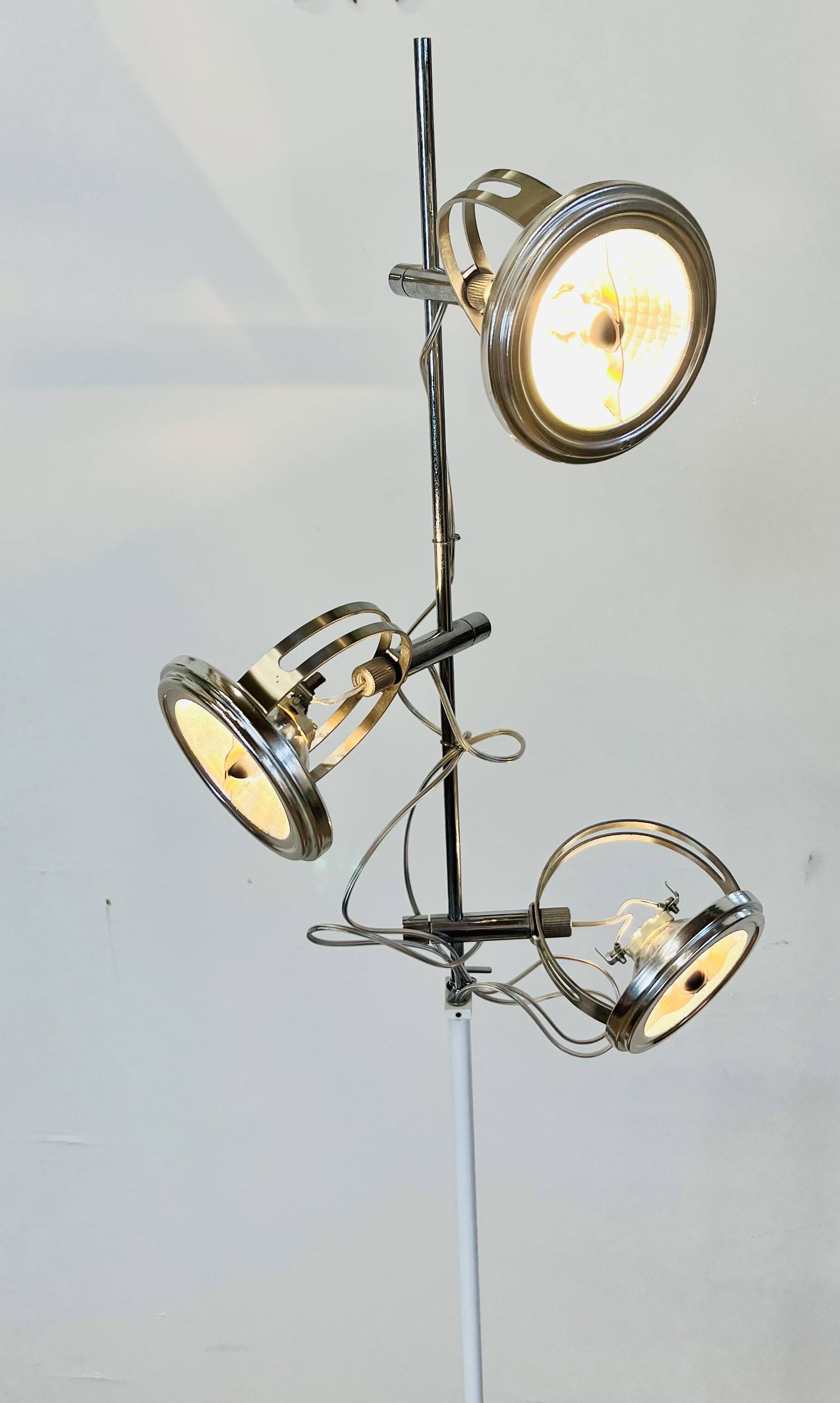 Dial foot floor lamp