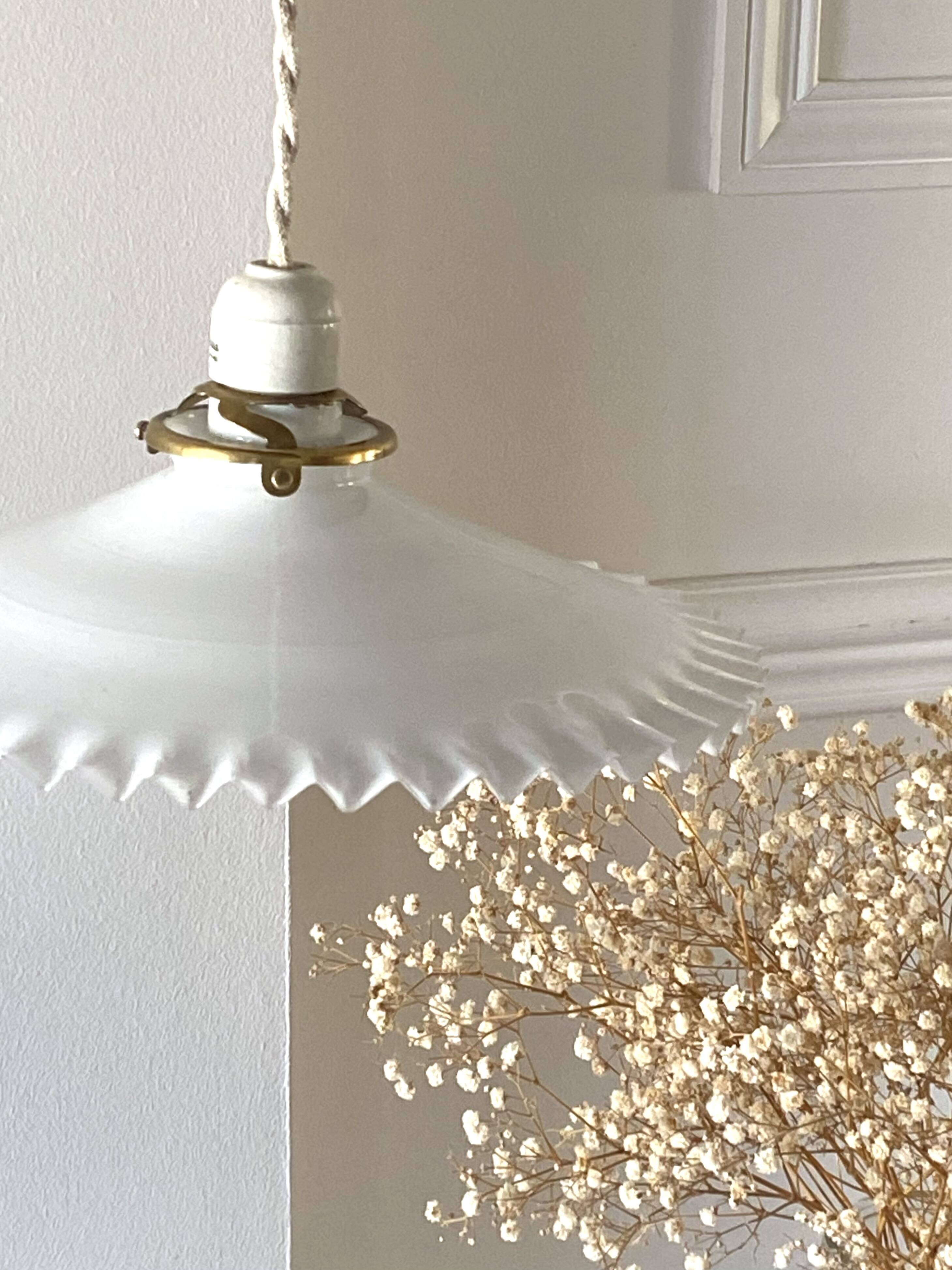 Suspension en opaline