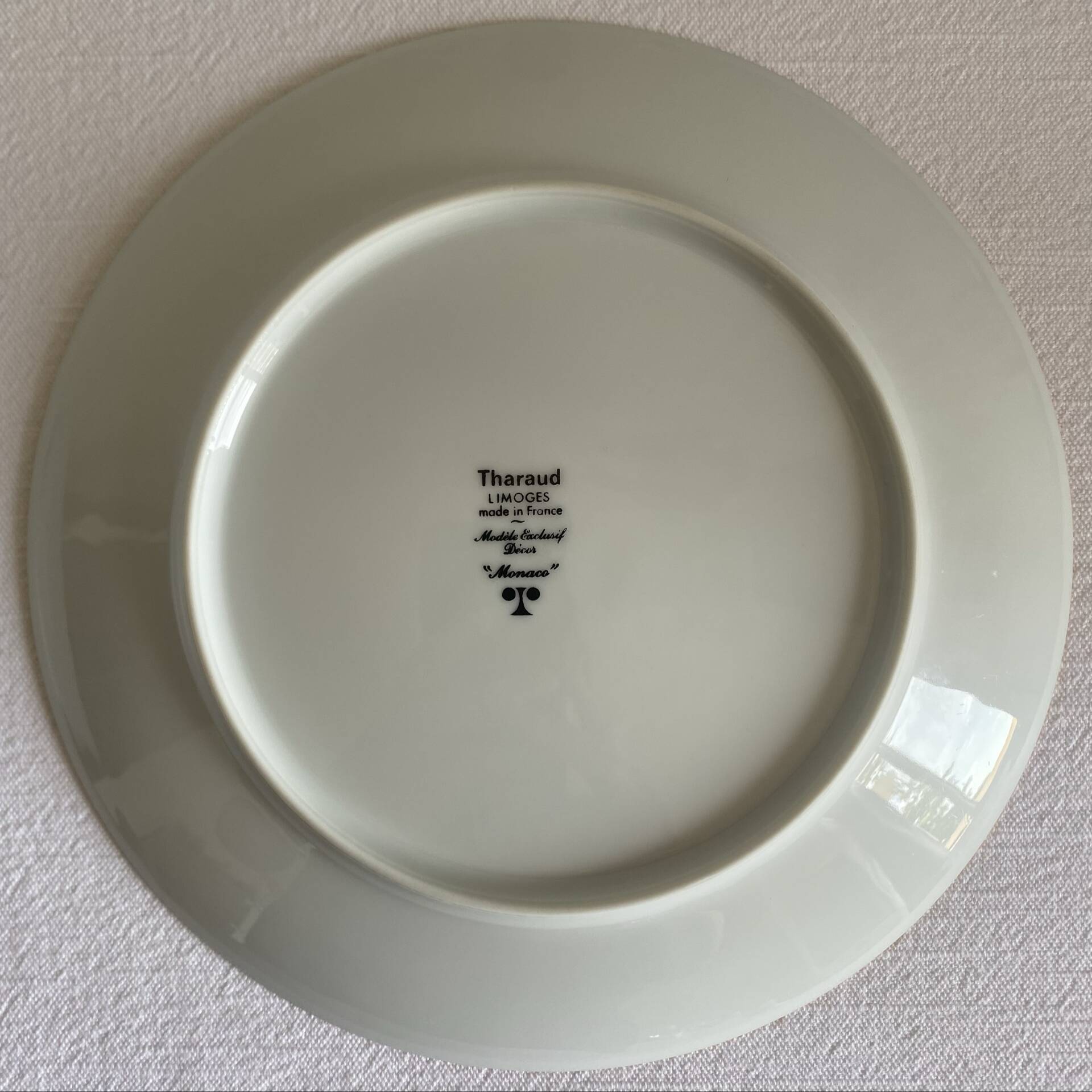 Assiette Tharaud Limoges “Monaco” — Service diplomatique, armoiries Ar