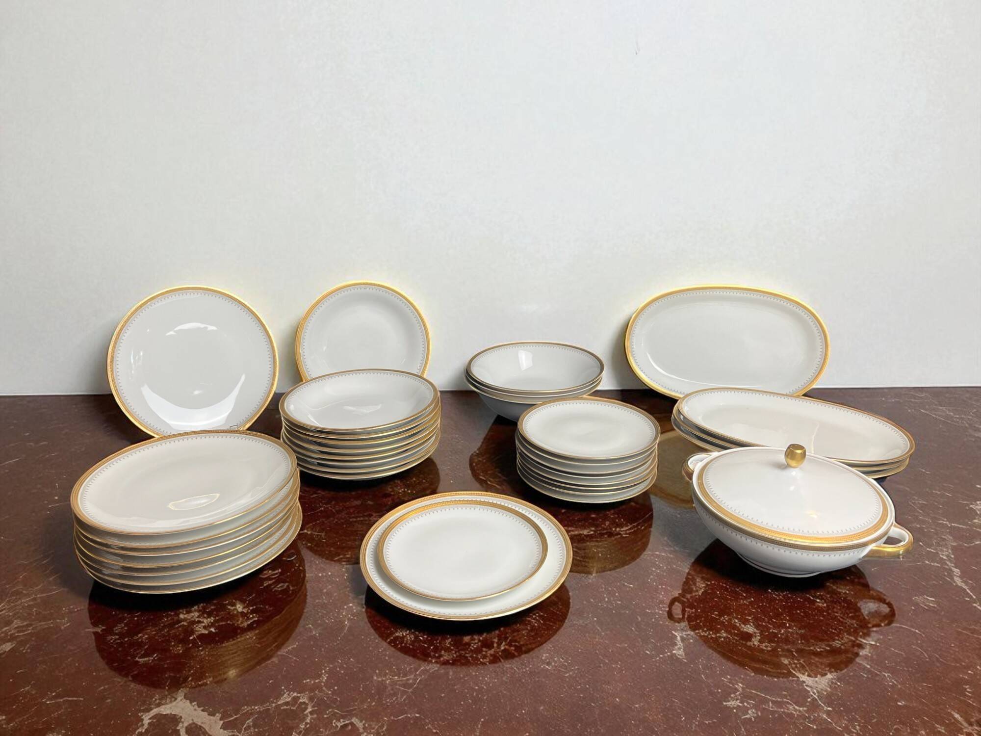 Tableware, 25-piece service, white porcelain and fine gold Winterling