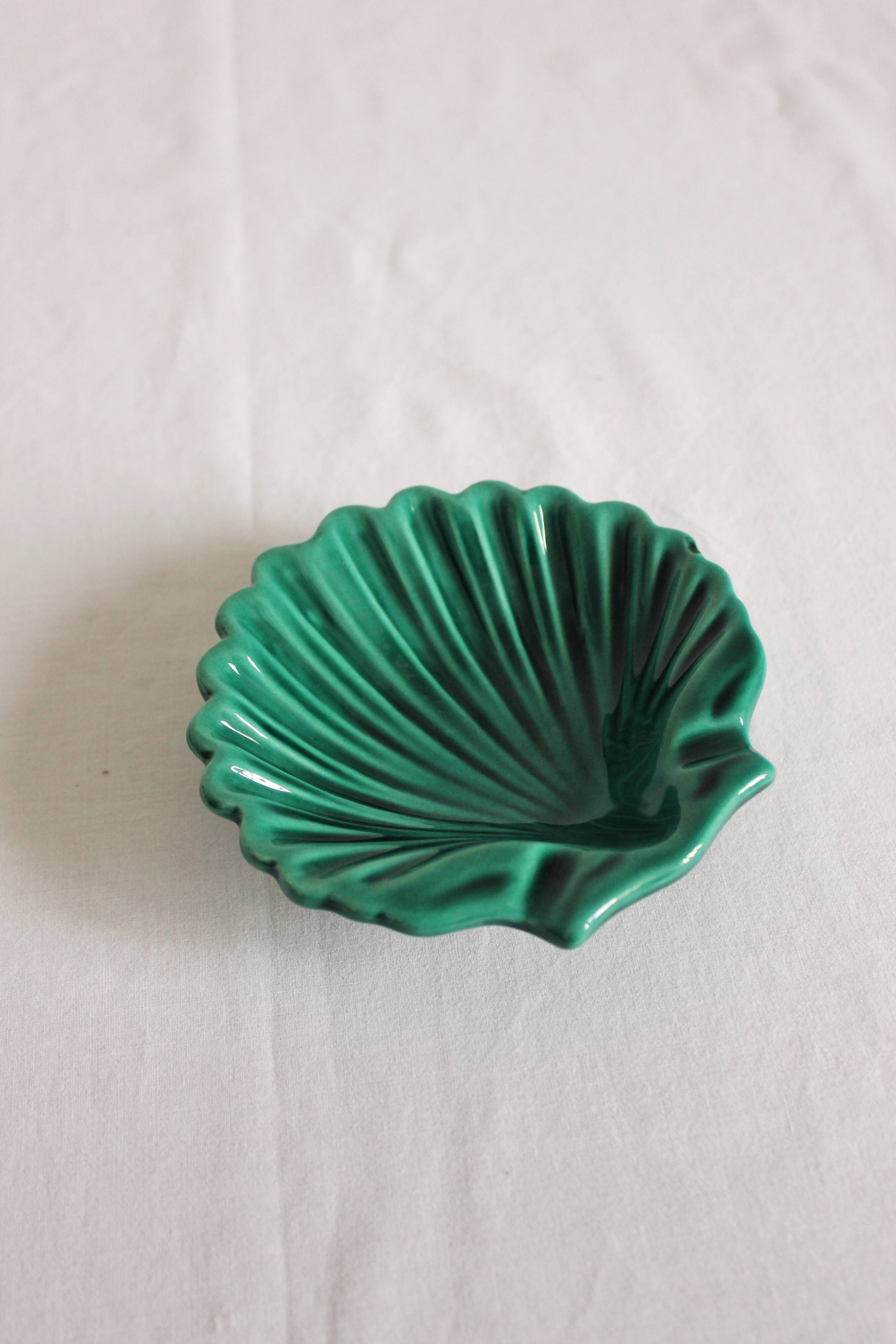 Vintage slurry shell ashtray
