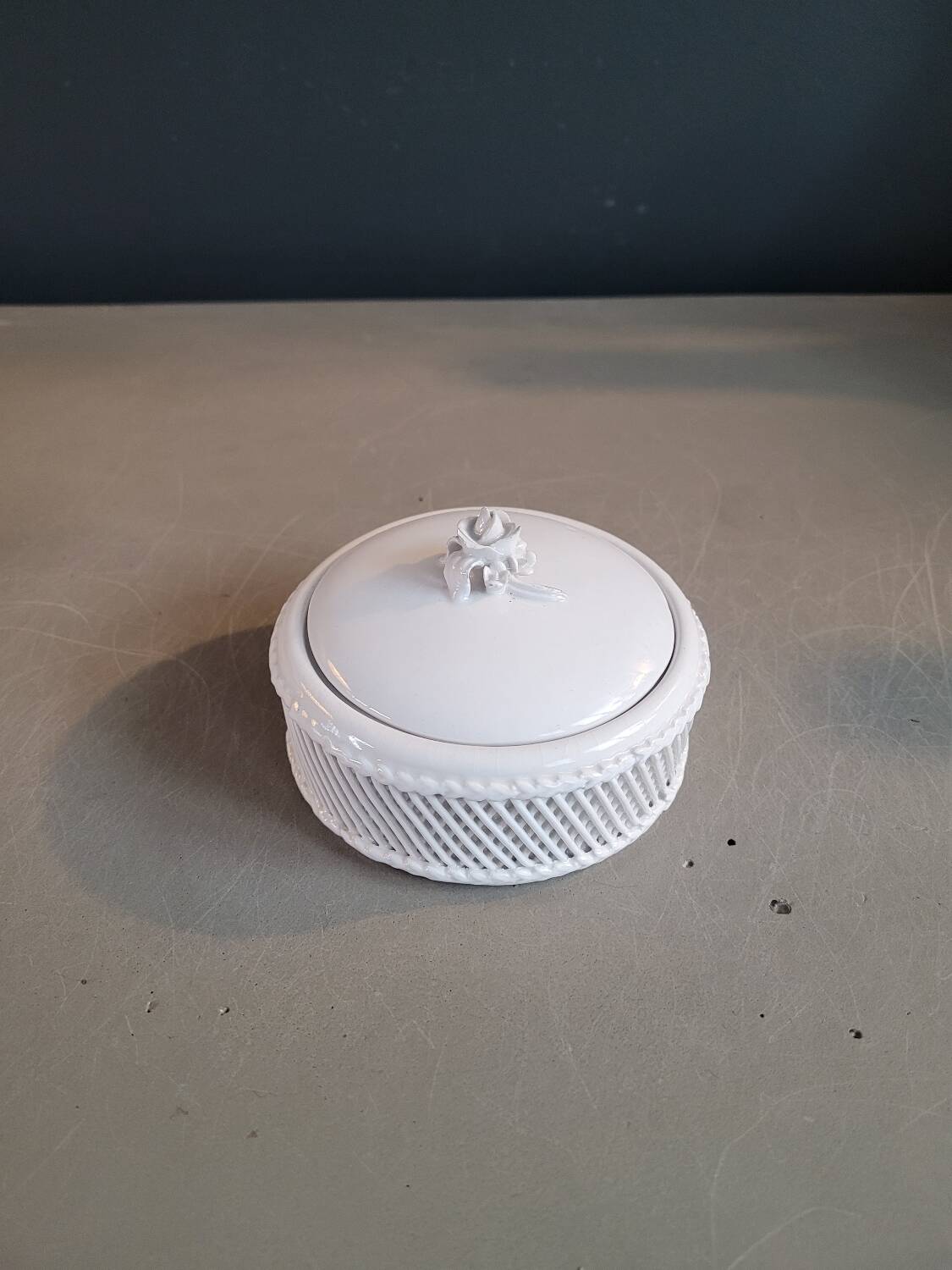 Boîte, bonbonnière en porcelaine