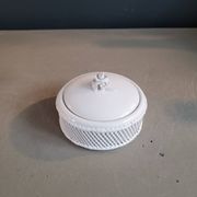 Porcelain jewelry box