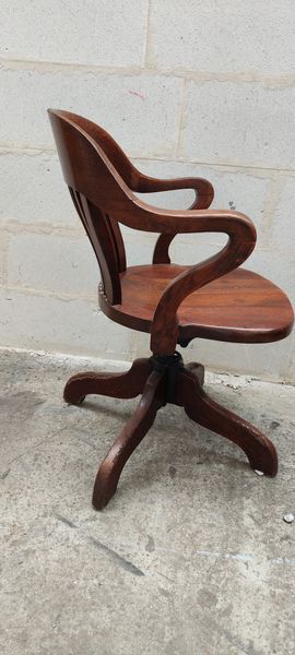 Old American office chair rounded around 1940 in oak