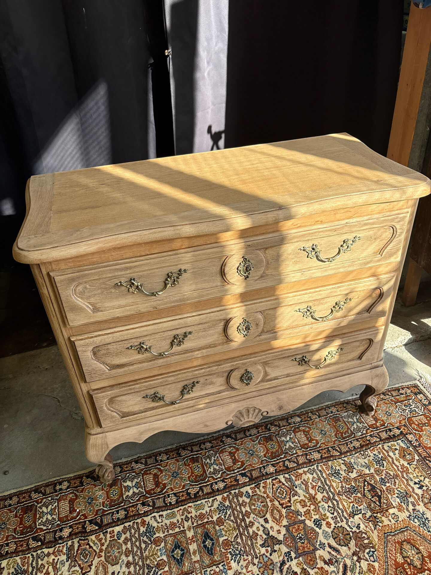 Raw oak chest of drawers in Louis XV style – 3 drawers