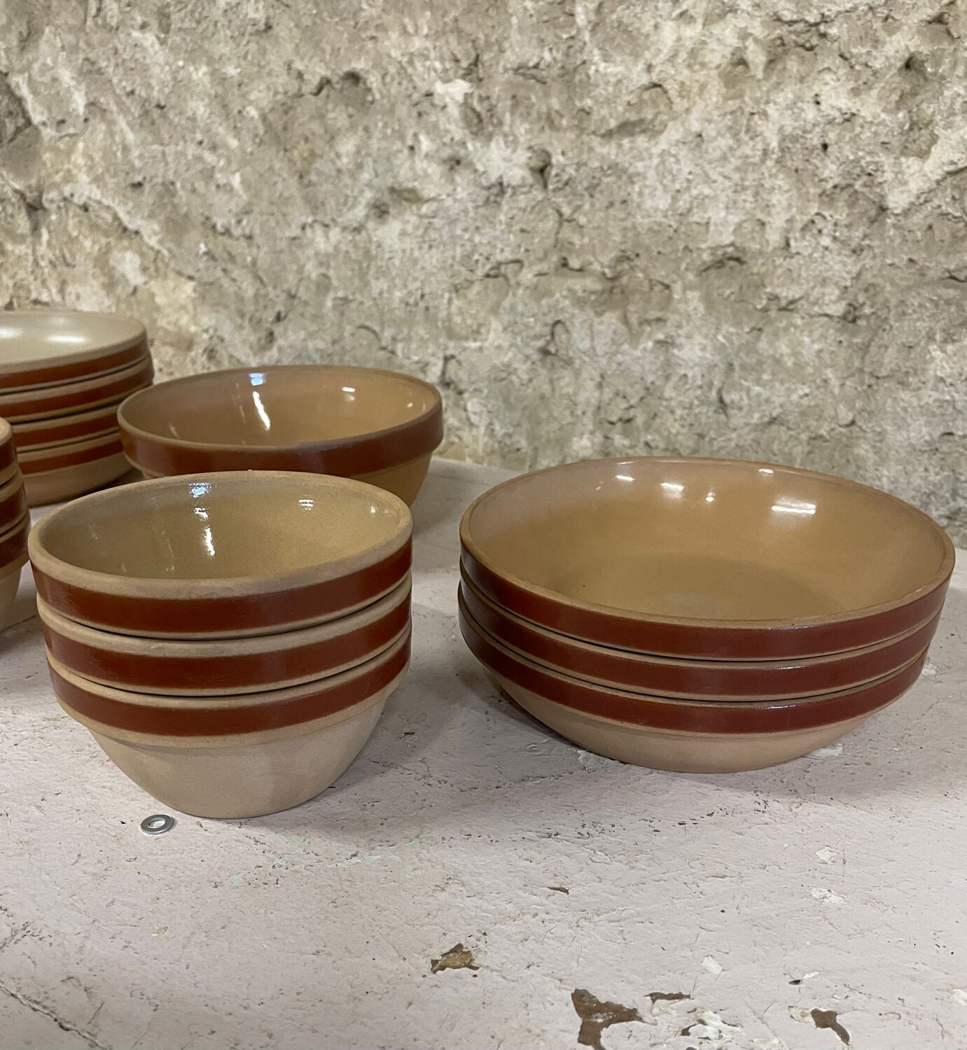 Lot of vintage Gien stoneware from France, 14 pieces including bowls and salad plates.