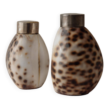 Vintage salt and pepper shaker set from the 1980s, natural shell design.