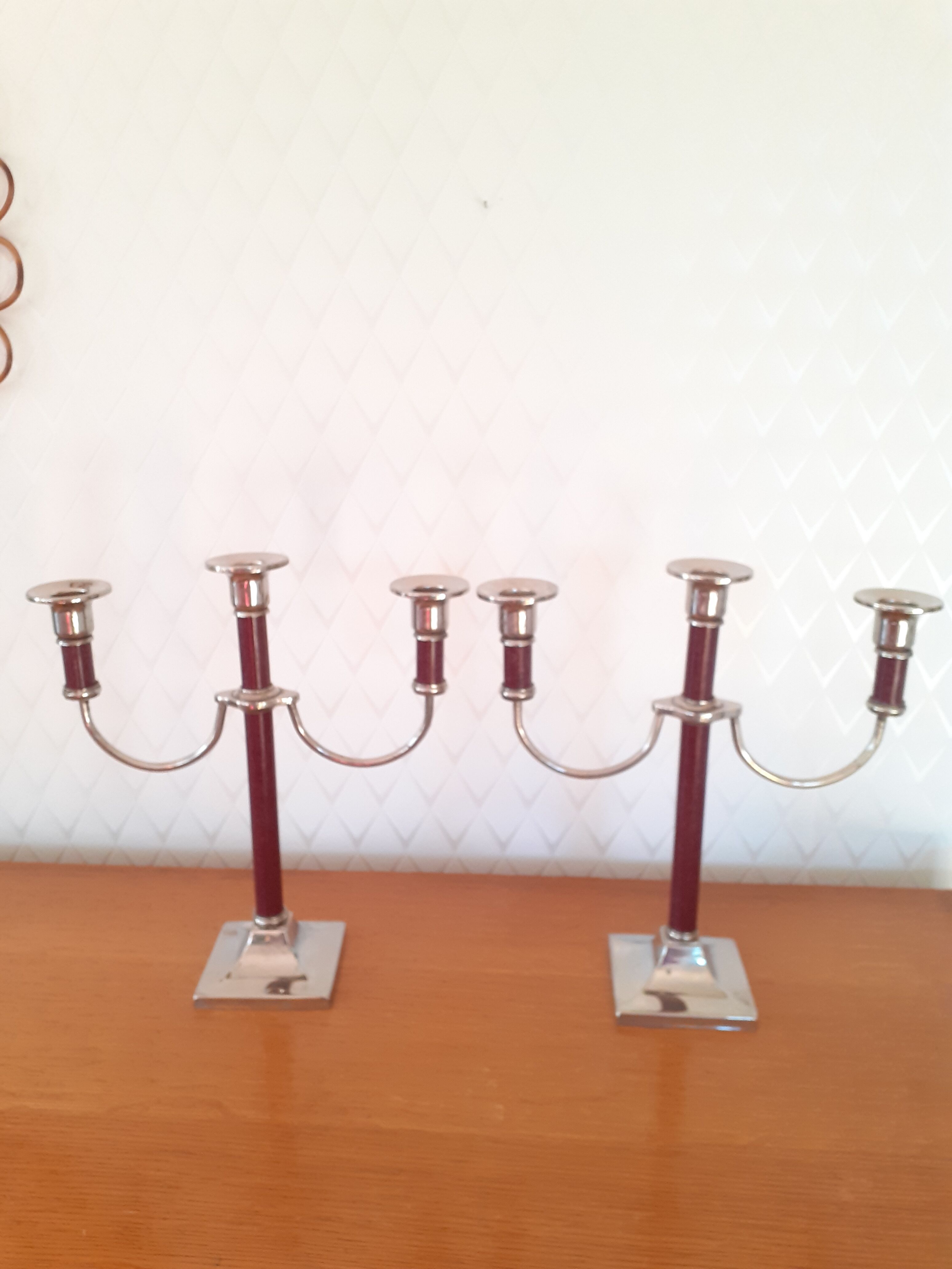 Paire de chandeliers trois feux