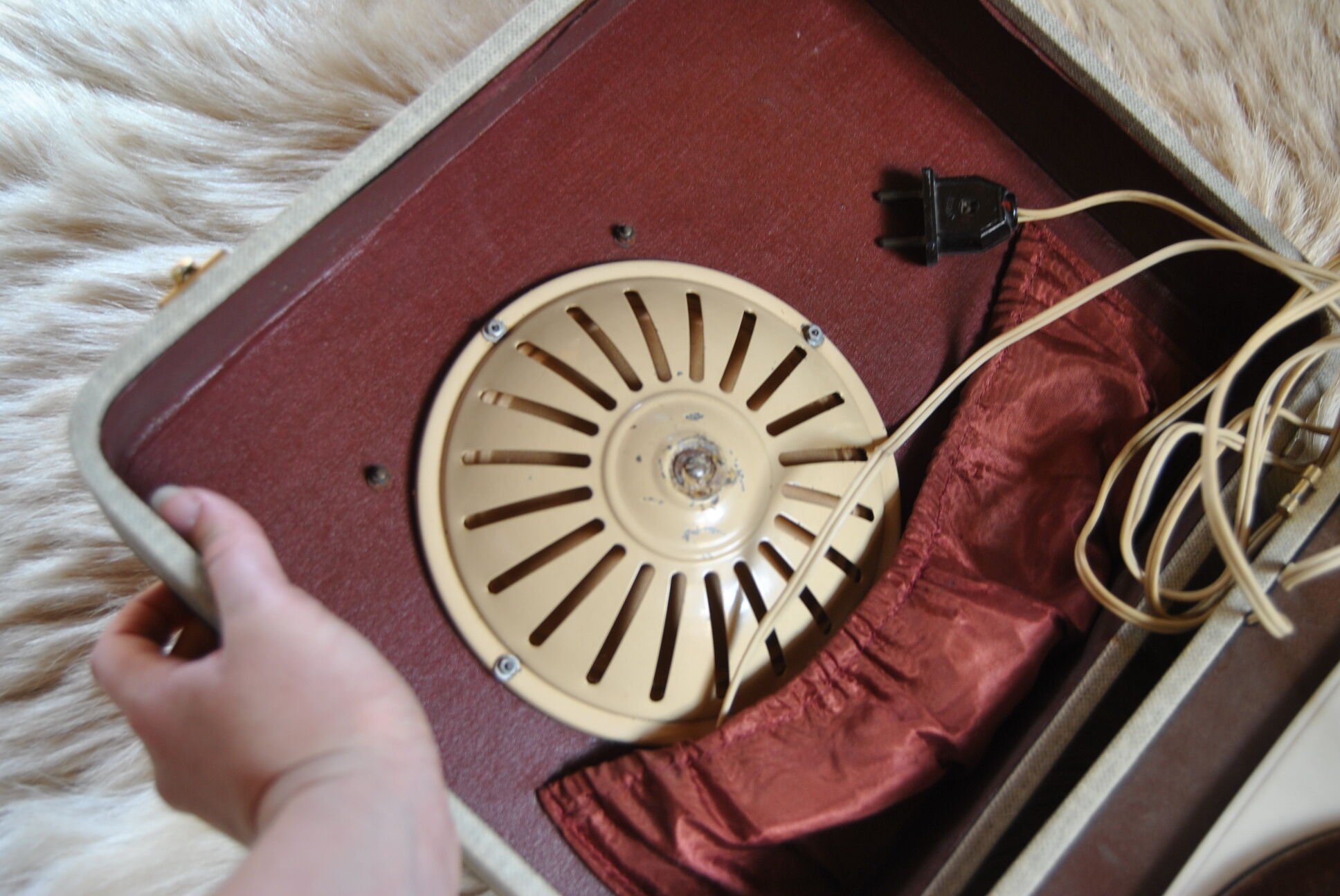 Suitcase turntable record 50s