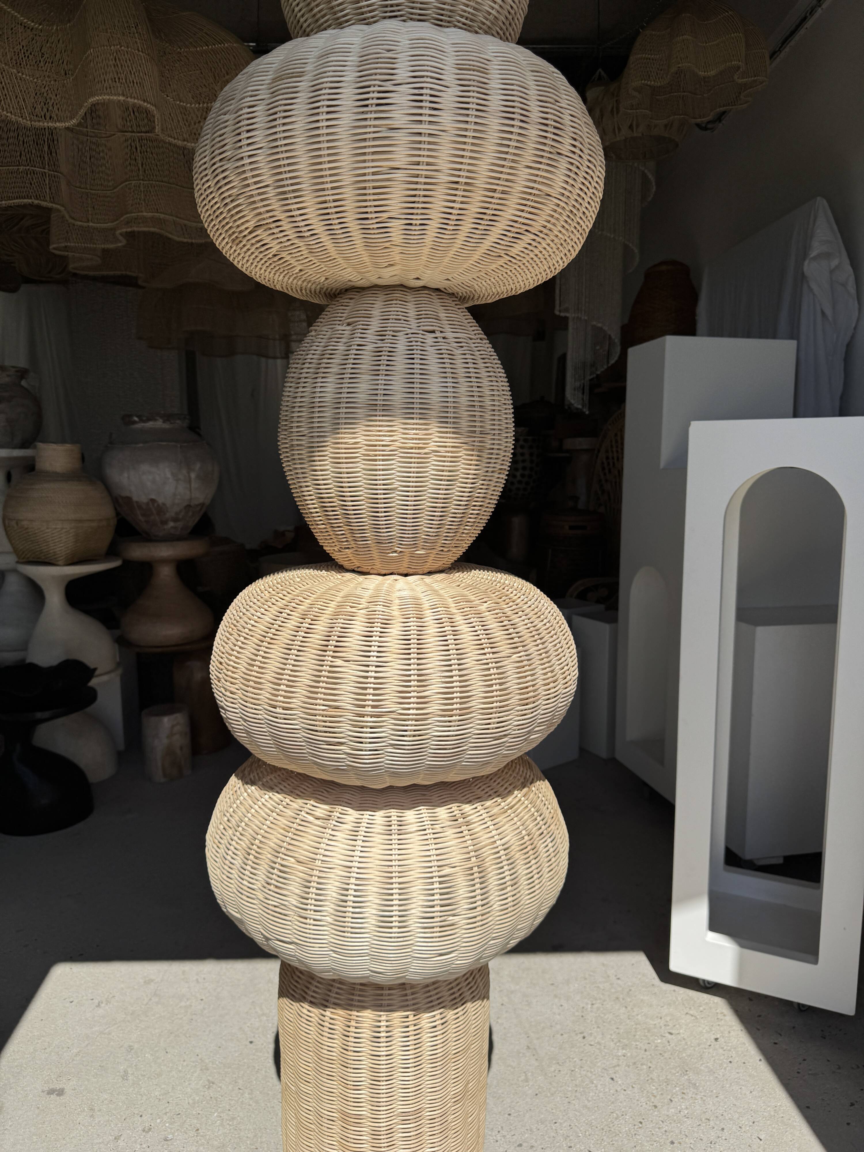 column hanging lamp, superposition of spherical volumes in rattan H2.