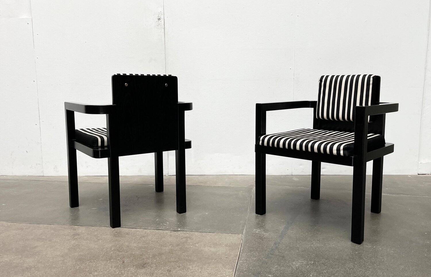 Set of German armchairs model D51 Fagus with Bauhaus patterned cushion by Walter Gropius for Tecta.