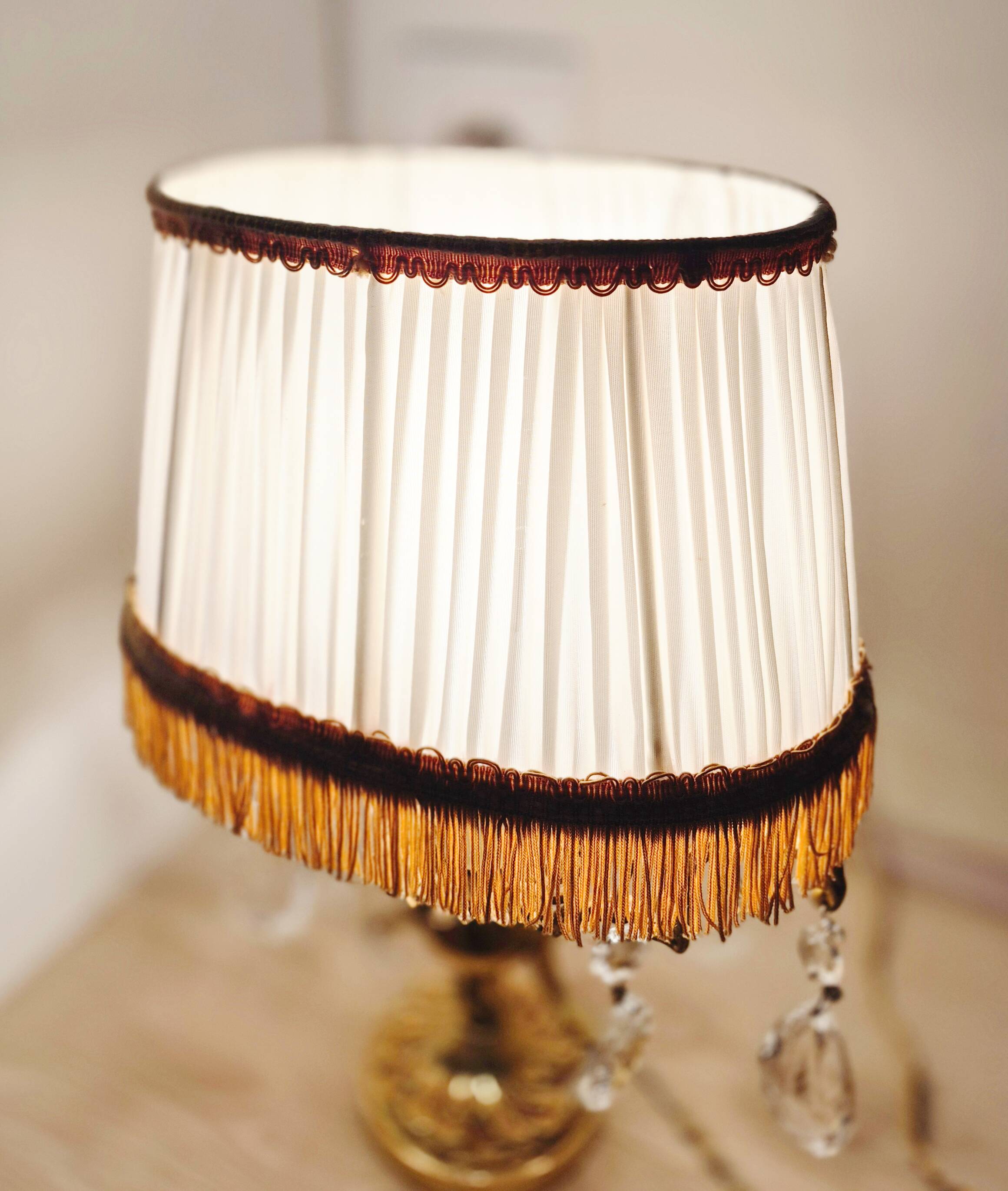 Gilt bronze bouillotte lamp with crystal drops, Empire style