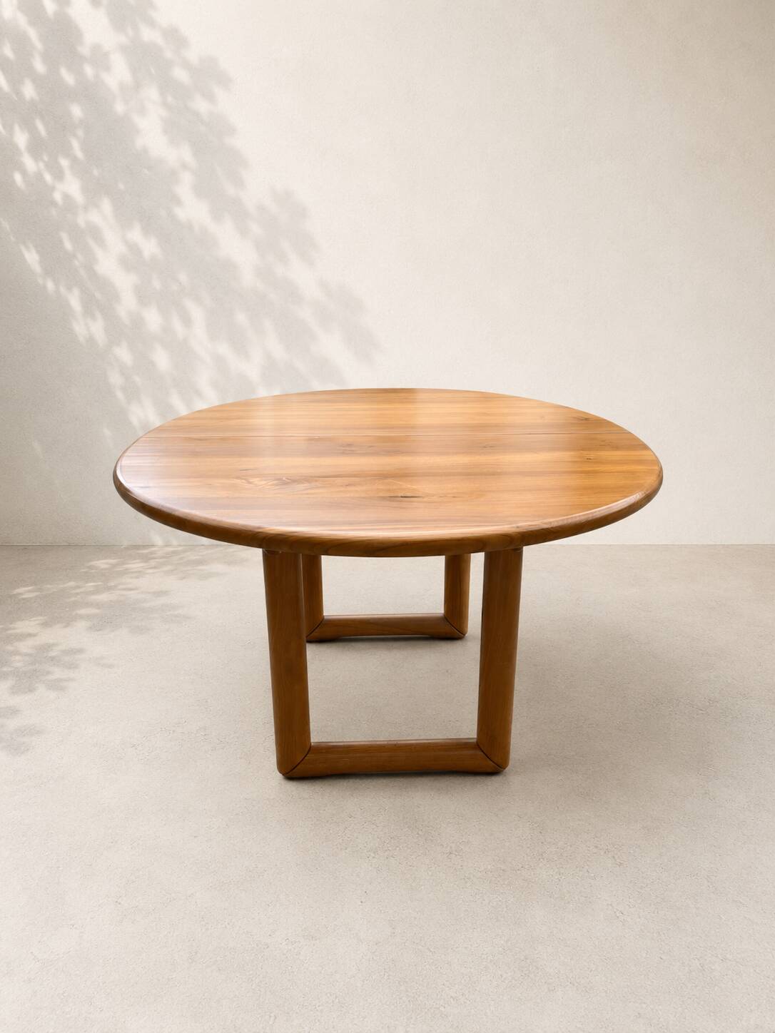 Grande table ovale extensible en orme massif – Travail français, années 197