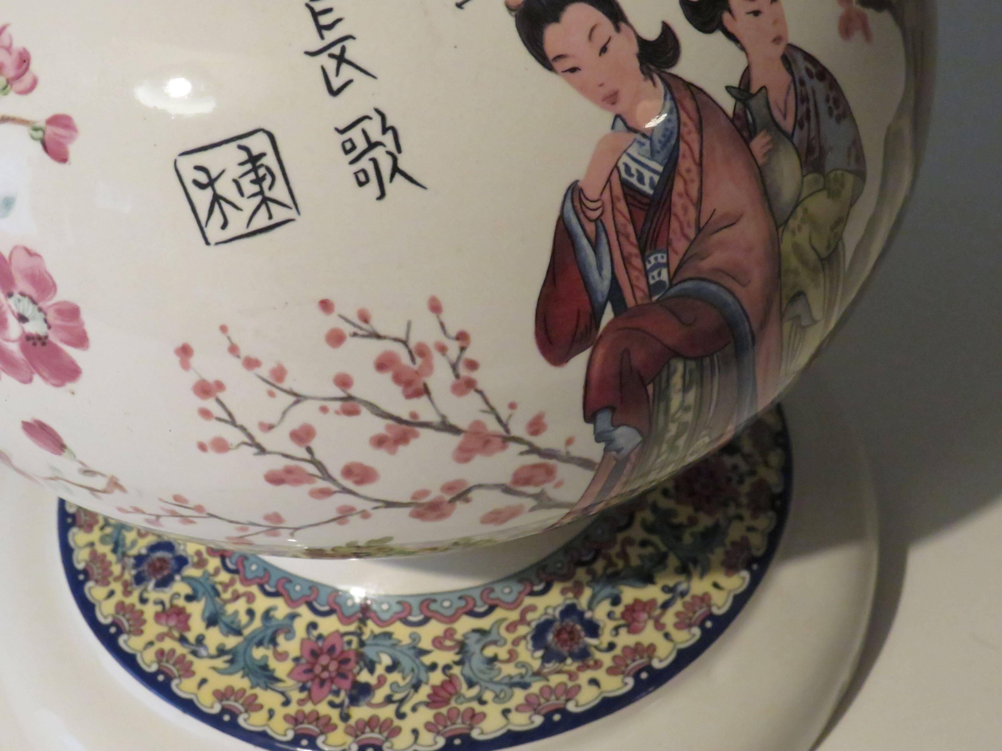 Large vintage ceramic table lamp with oriental images.