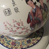 Large vintage ceramic table lamp with oriental images.