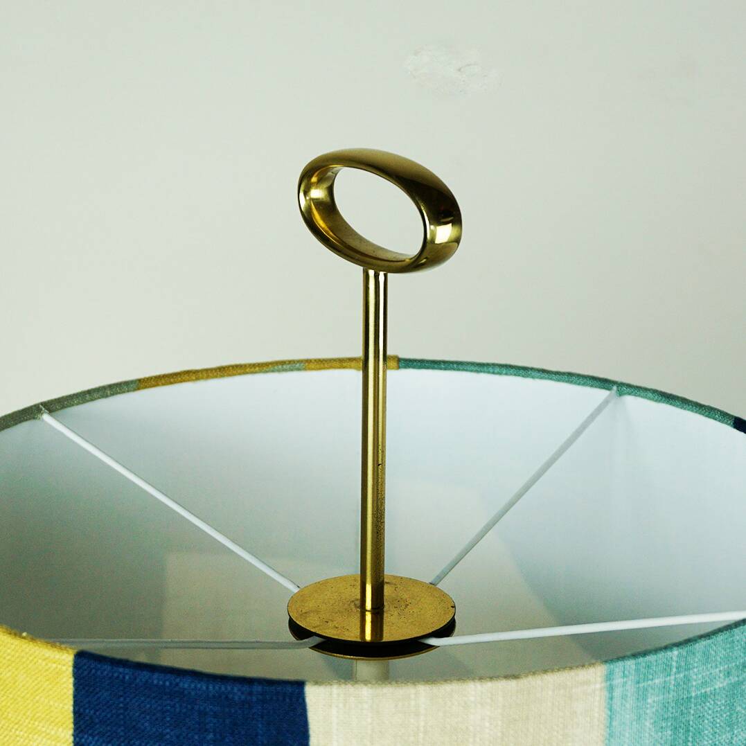 Austrian Mid-Century Table Lamp, White Lacquered with Brass Elements, Attributed to J.T. Kalmar