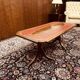 Table basse Chesterfield anglaise antique avec plateau en cuir