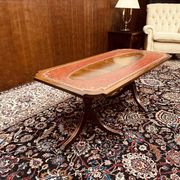 Table basse Chesterfield anglaise antique avec plateau en cuir