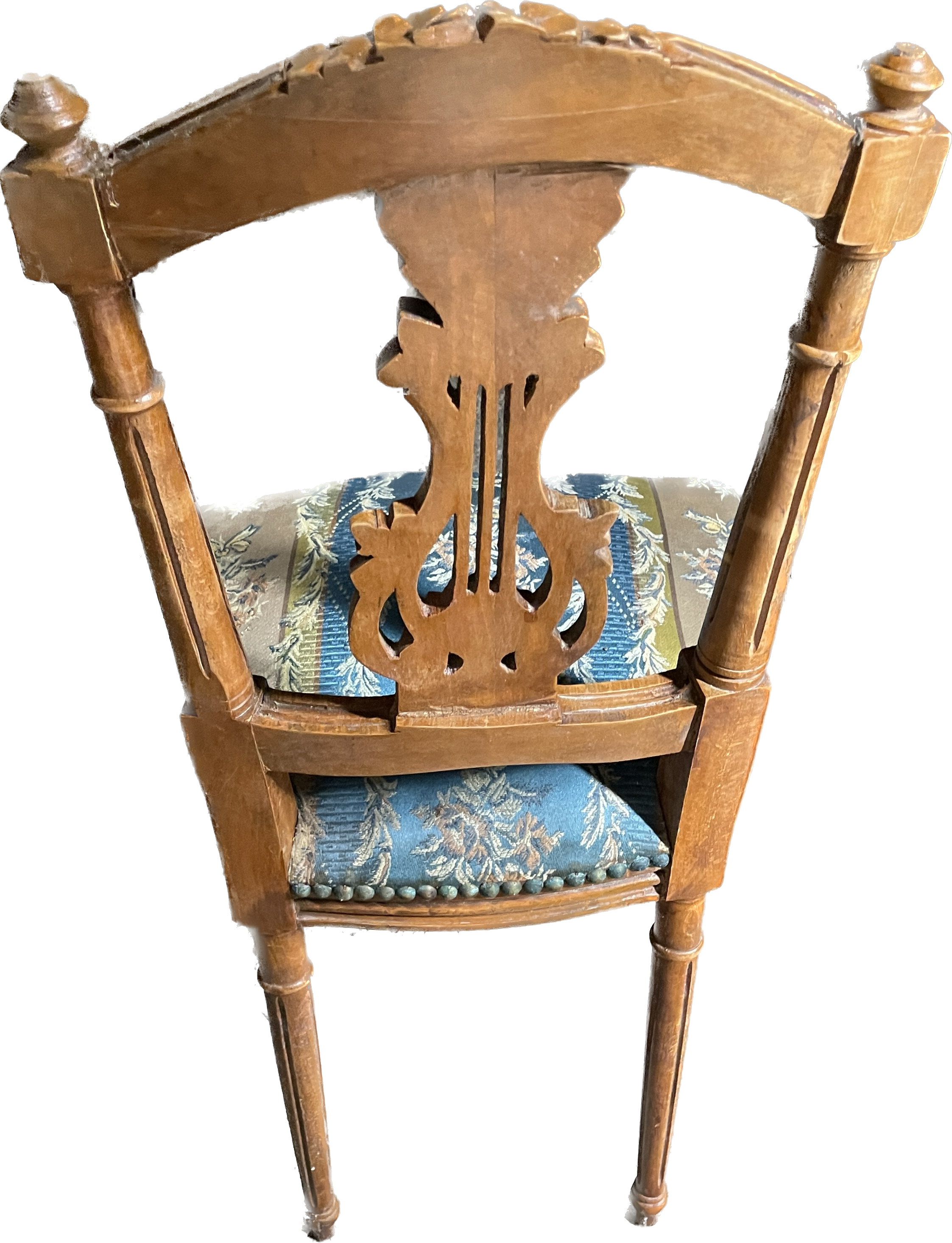 Chaise en bois sculpté