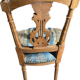 Chaise en bois sculpté