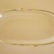 Plat de service vintage en verre transparent et bordures moulées en verre opaque avec dorure