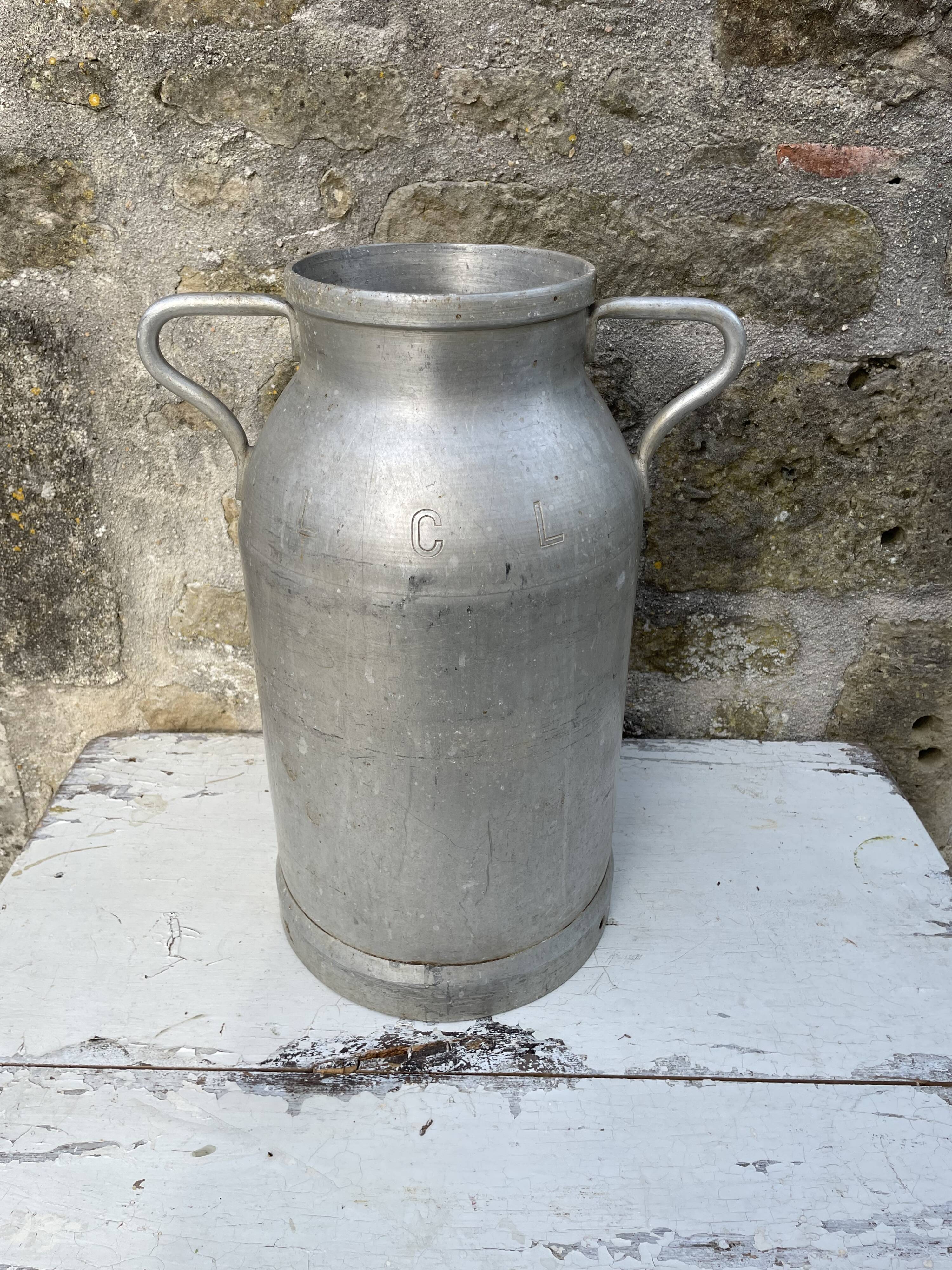 Milk pot