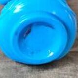 Vase en opaline bleu opaque