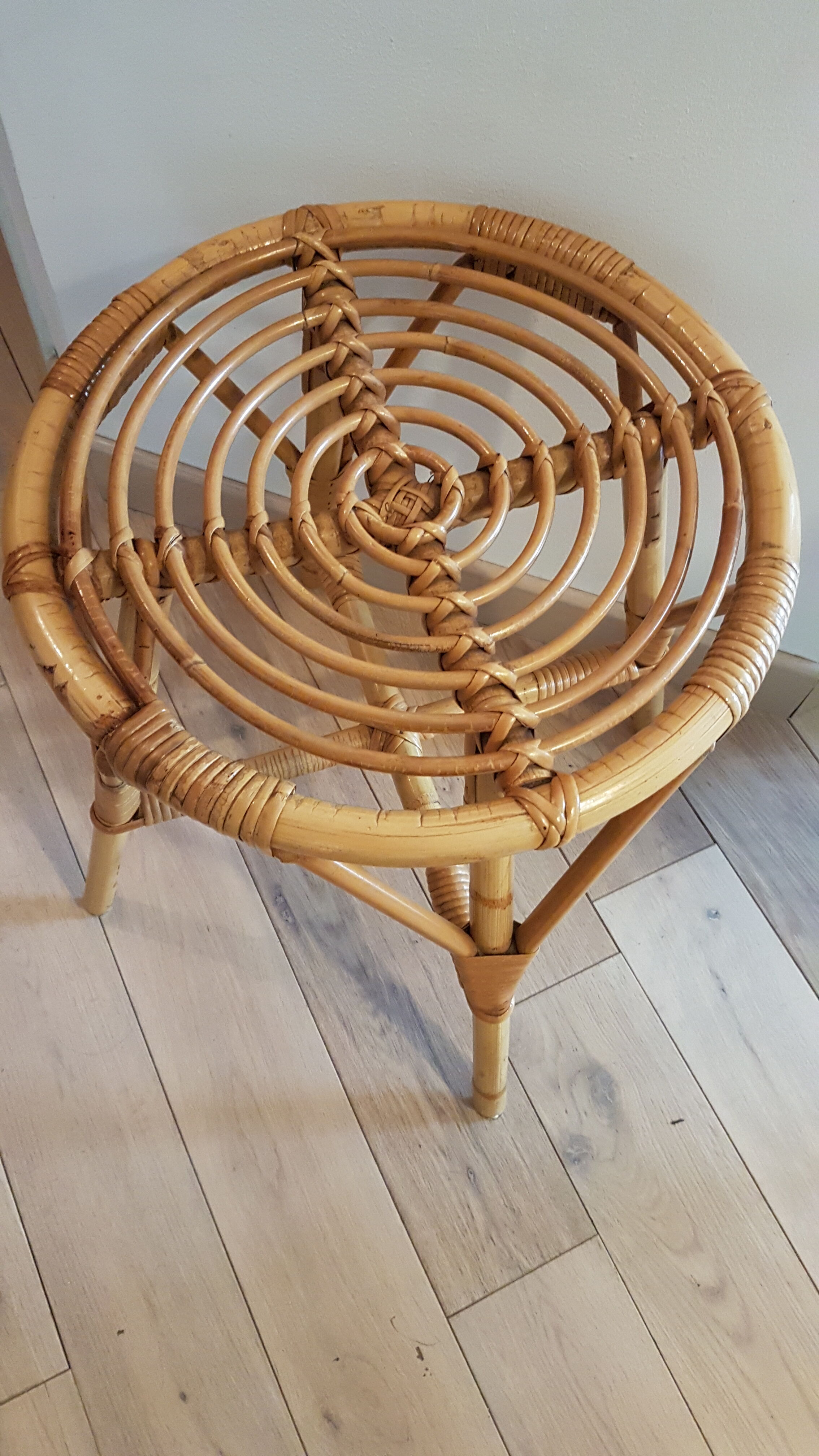 Rattan stool/harness