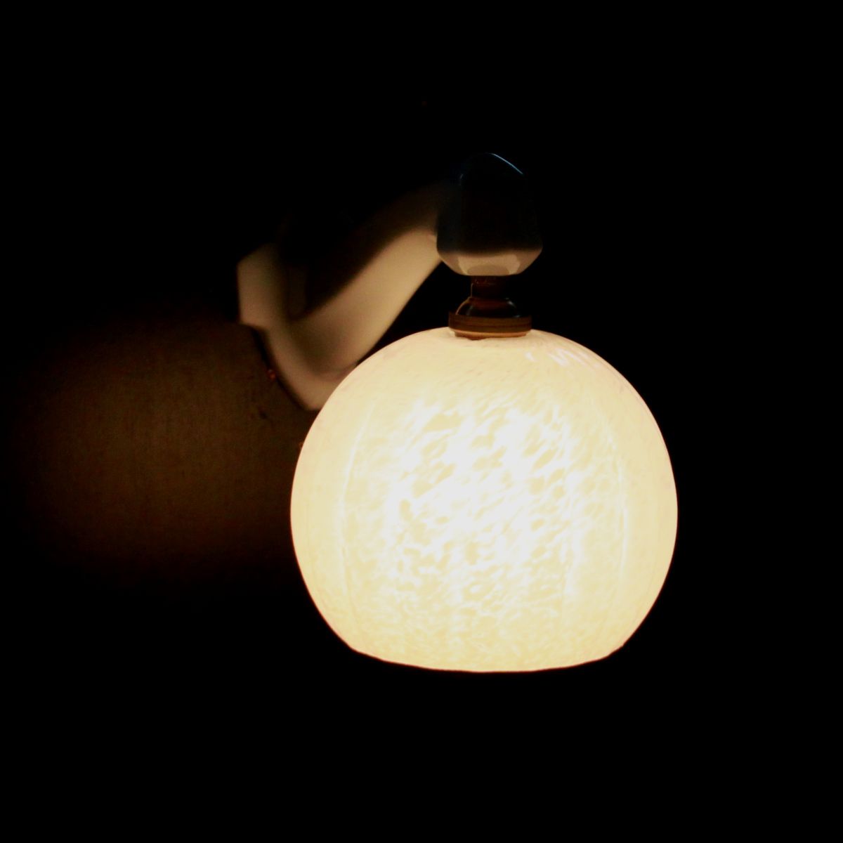 Porcelain swan collar wall lamp and white speckled glass globe Clichy, art deco