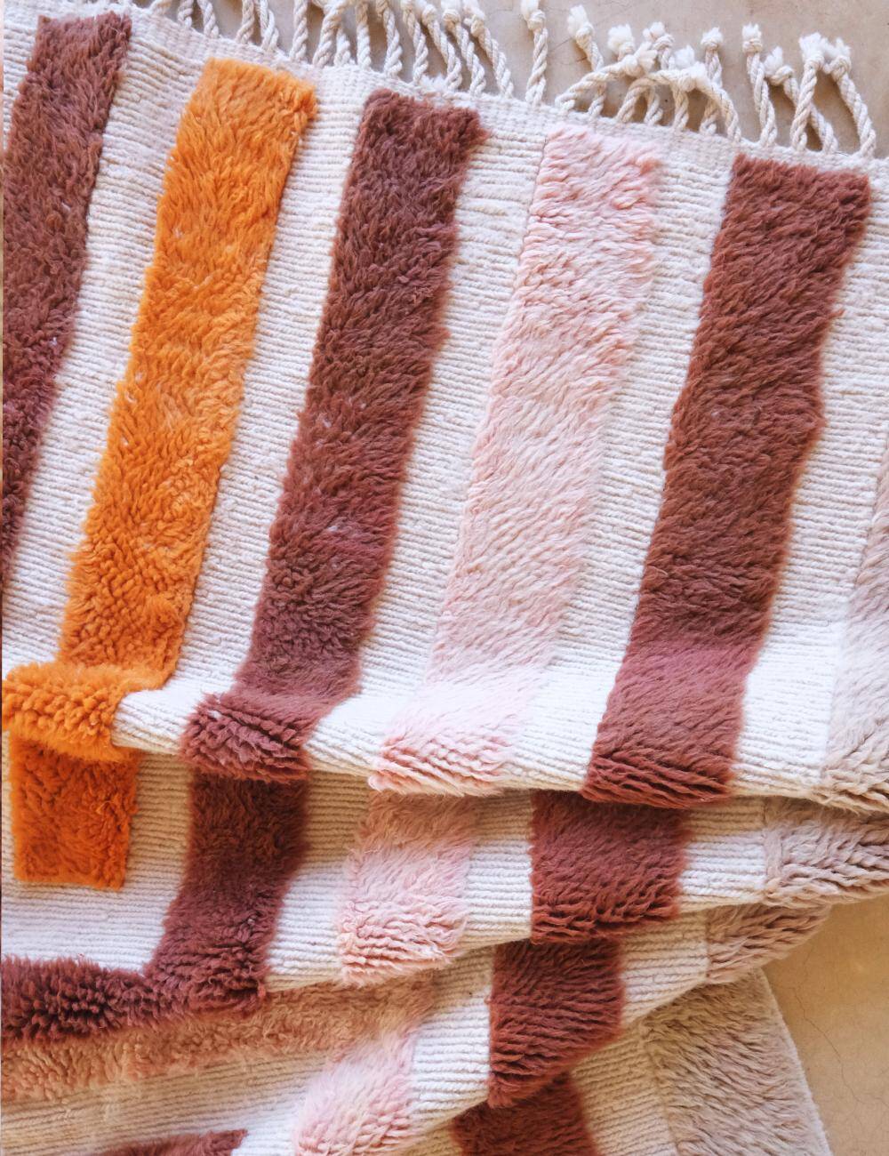 Luxurious Beni Mrirt Rug - 260 x 160 cm