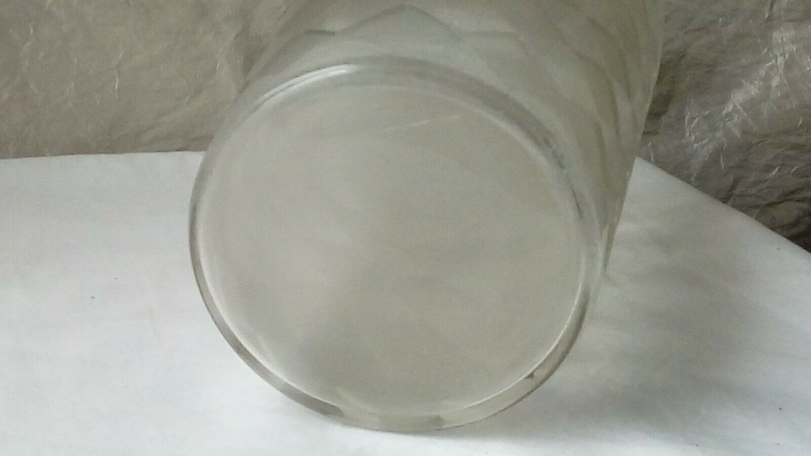 Diamond checkered crystal vase in depoli art deco glass