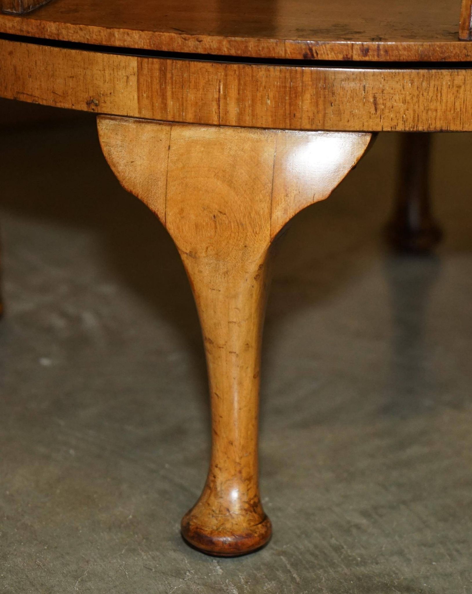 Table basse vintage Burr Walnut pivotante années 1940