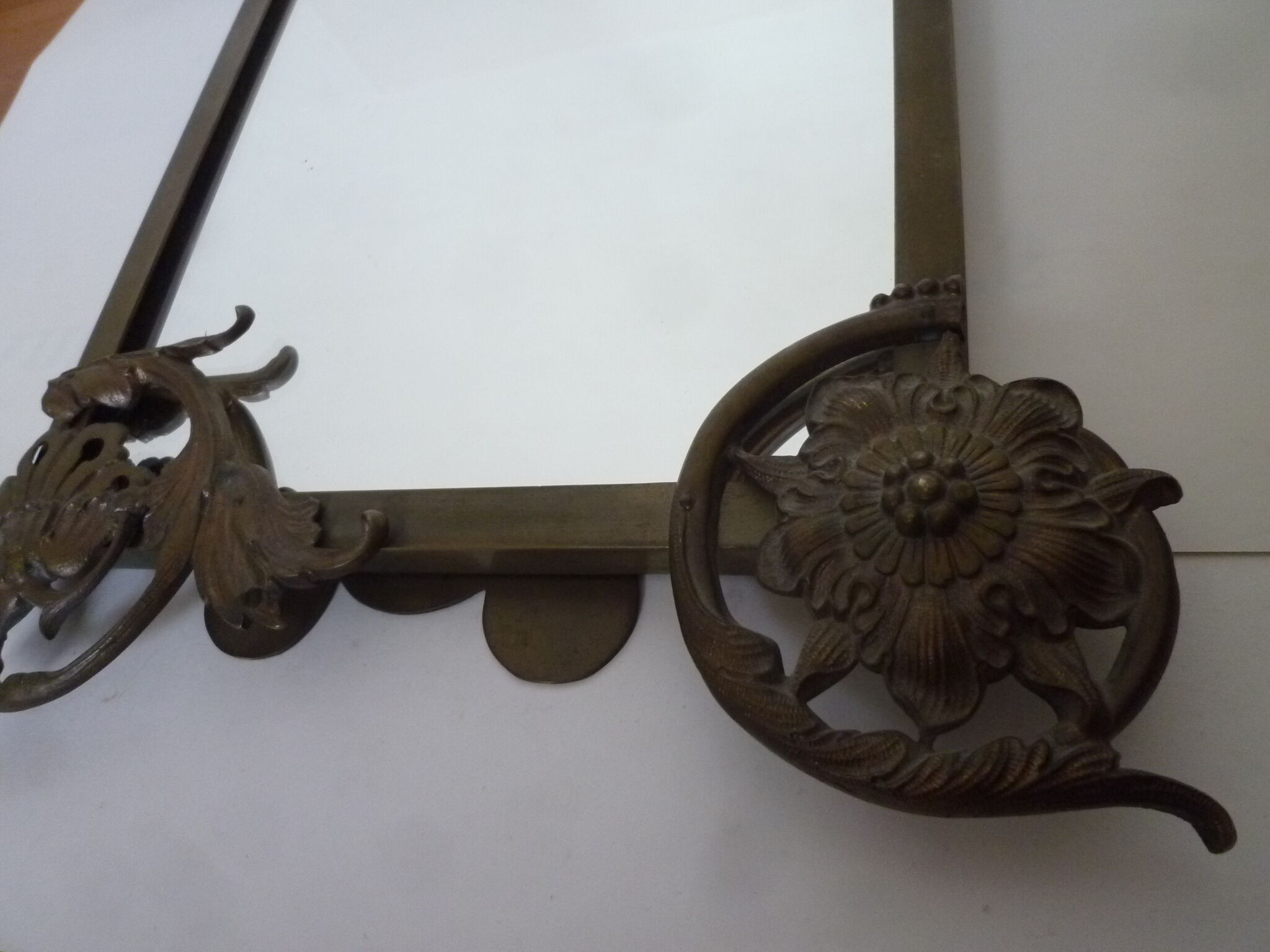 Mirror to ask bronze and brass beginning XXth 32 x 45 cm