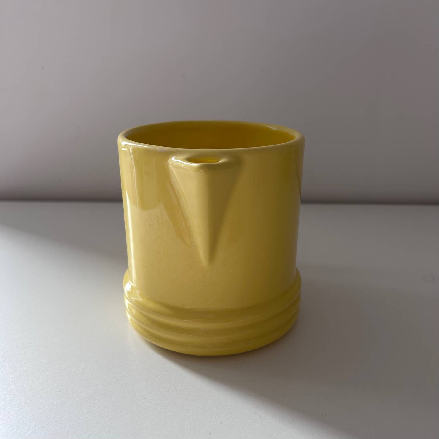 Pichet rétro jaune