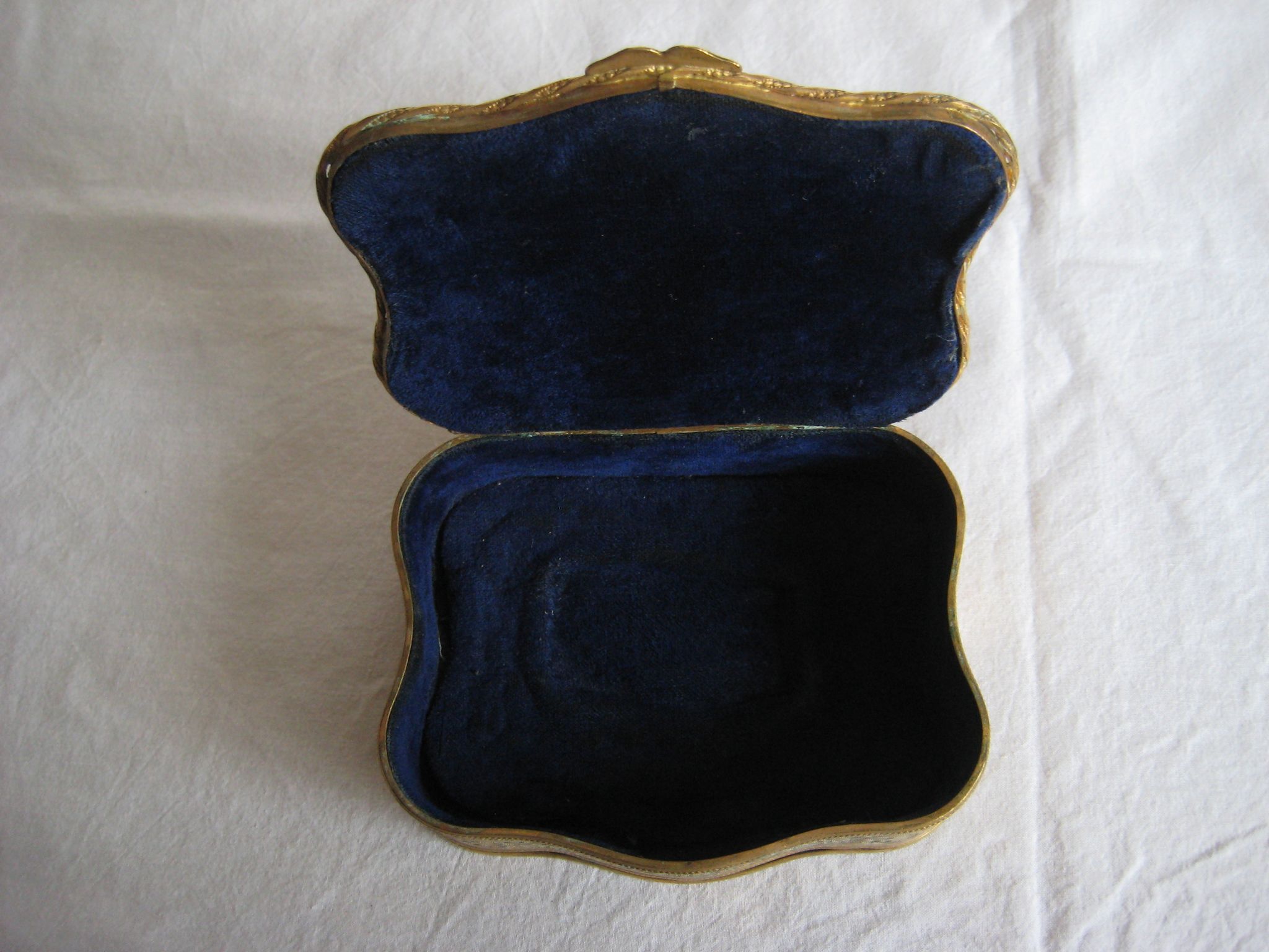 Brass jewelry box asked with porcelain betting