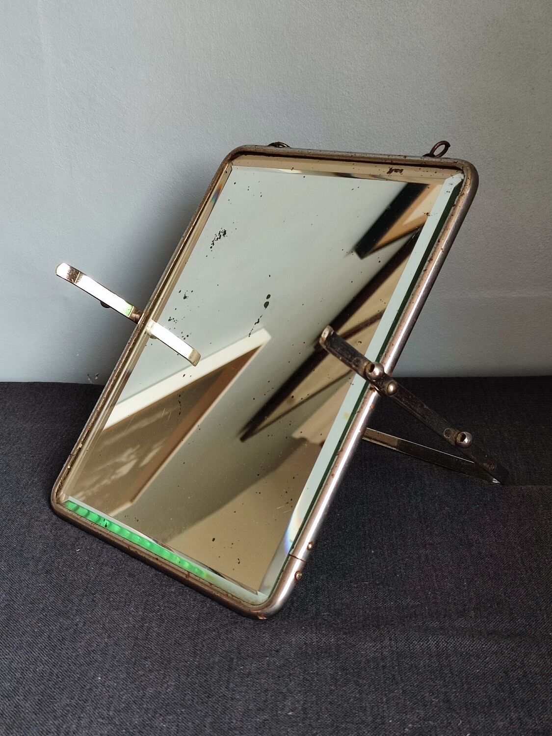 Beveled barber mirror 21x25cm