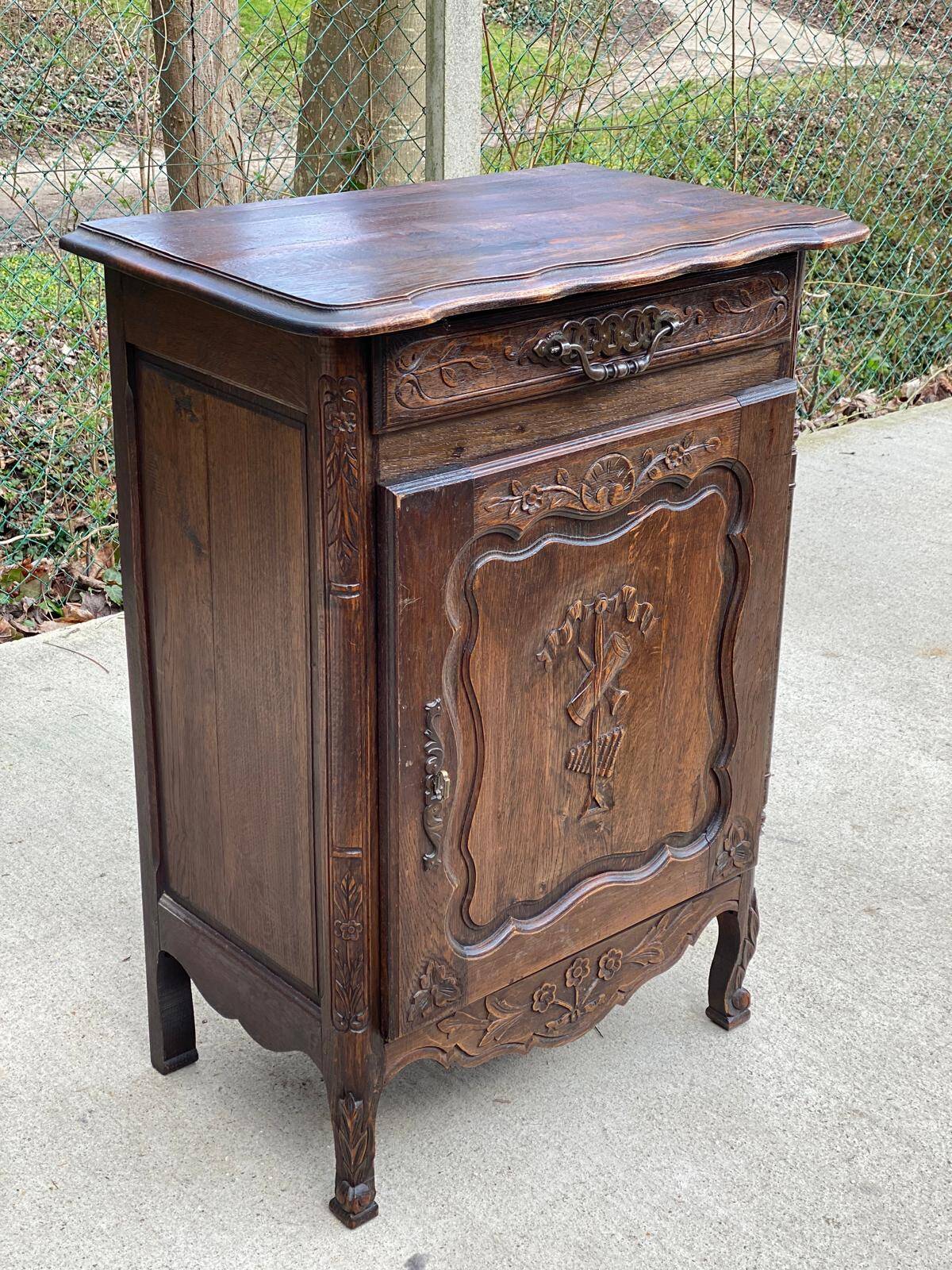 Renaissance chest of drawers in solid dark oak wood