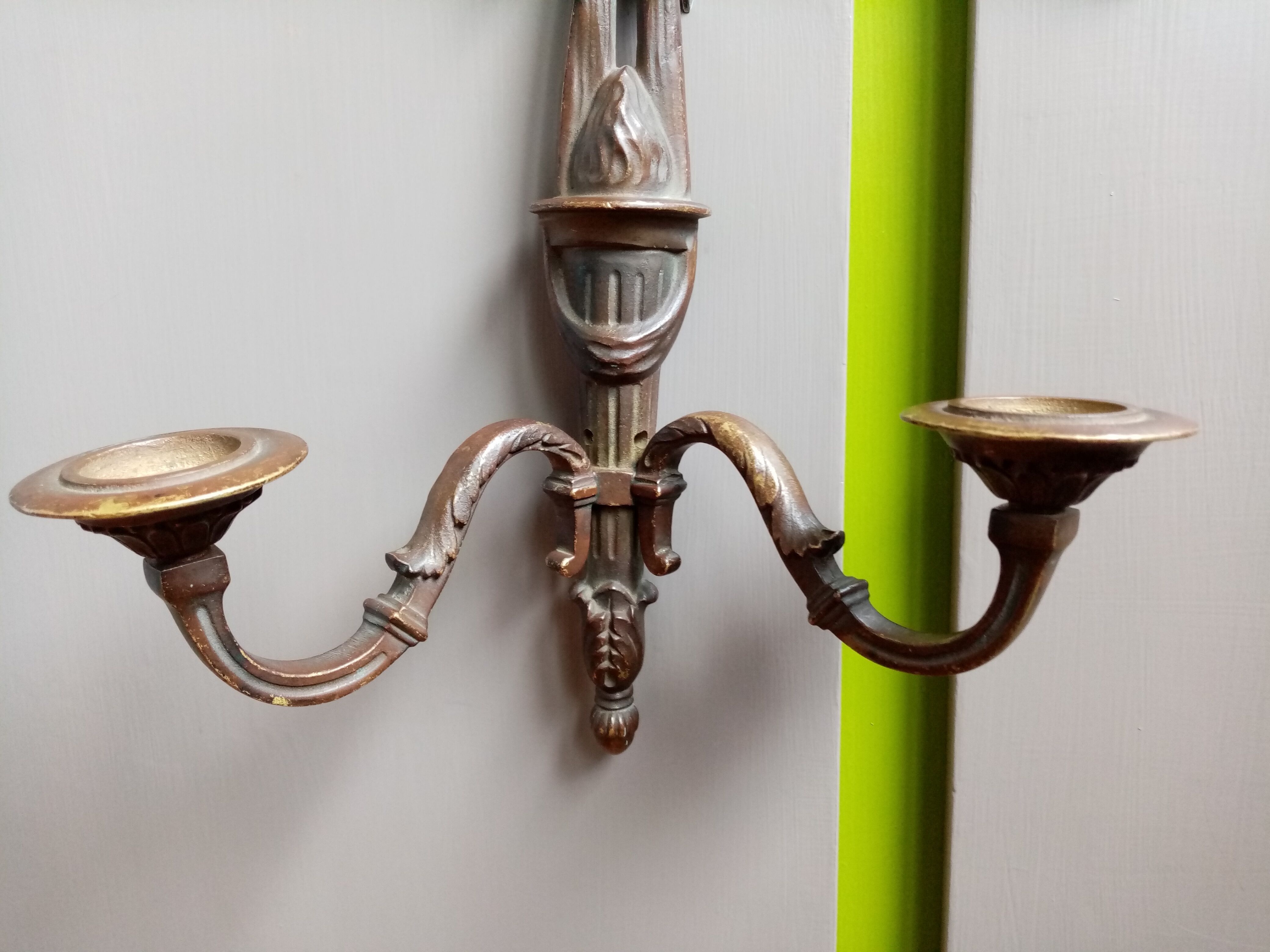 Patinated bronze wall lamp in louis XVI ribbon style