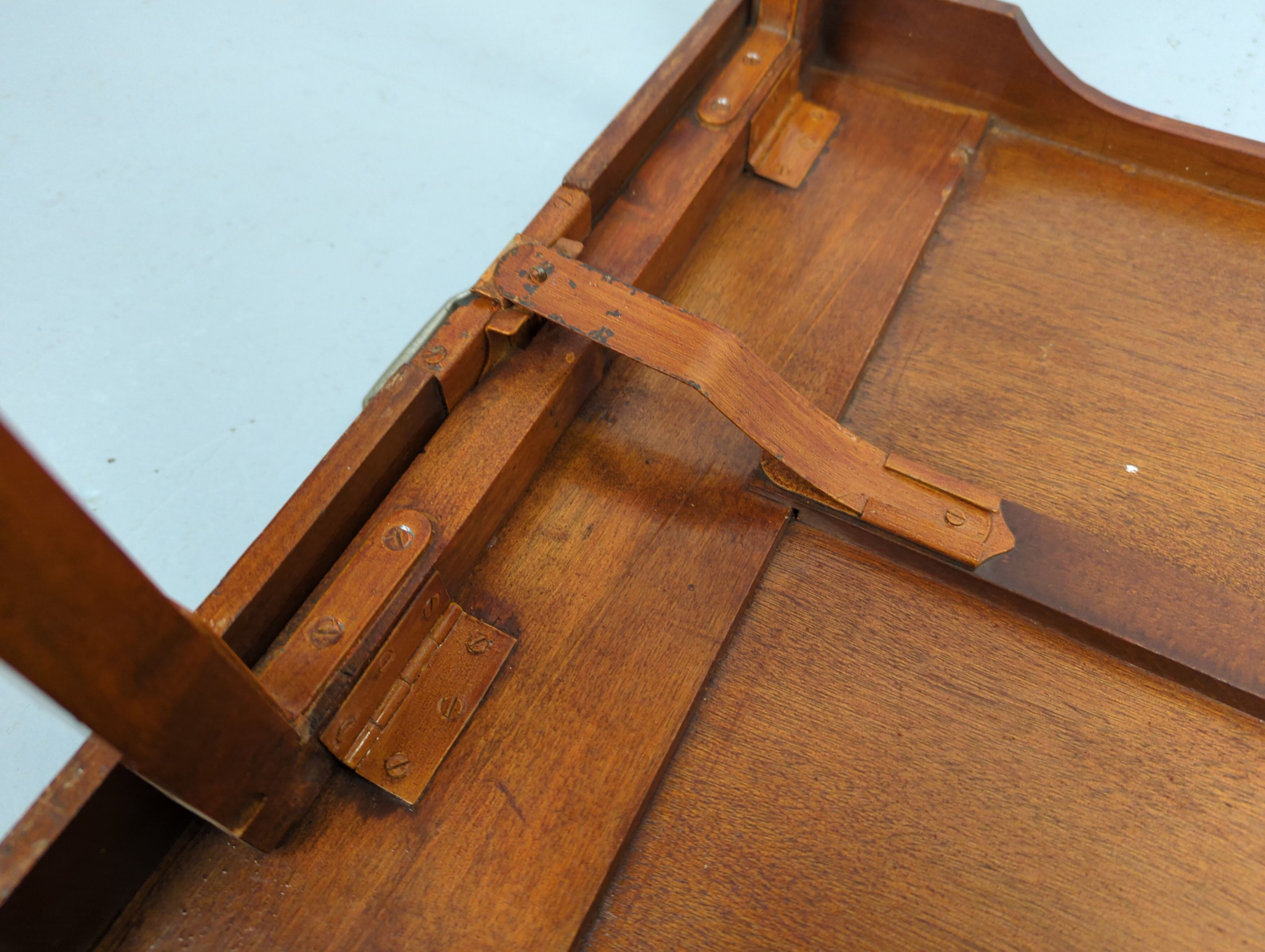 Folding side table flower top patented SGDG