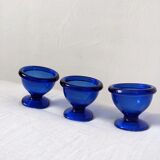 Blue shells Arcoroc France of the 70s French manufacture Height: 5 cm Diameter: 5.5 cm