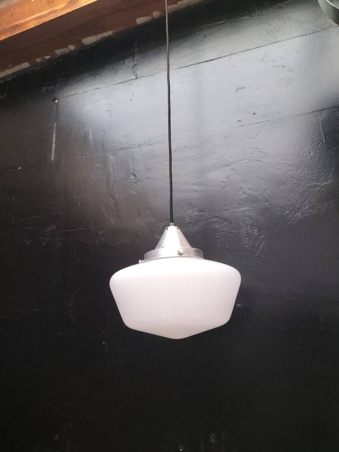 Opaline suspension