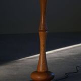 Modern sculptural Scandinavian floor lamp in solid pine, 1970s.