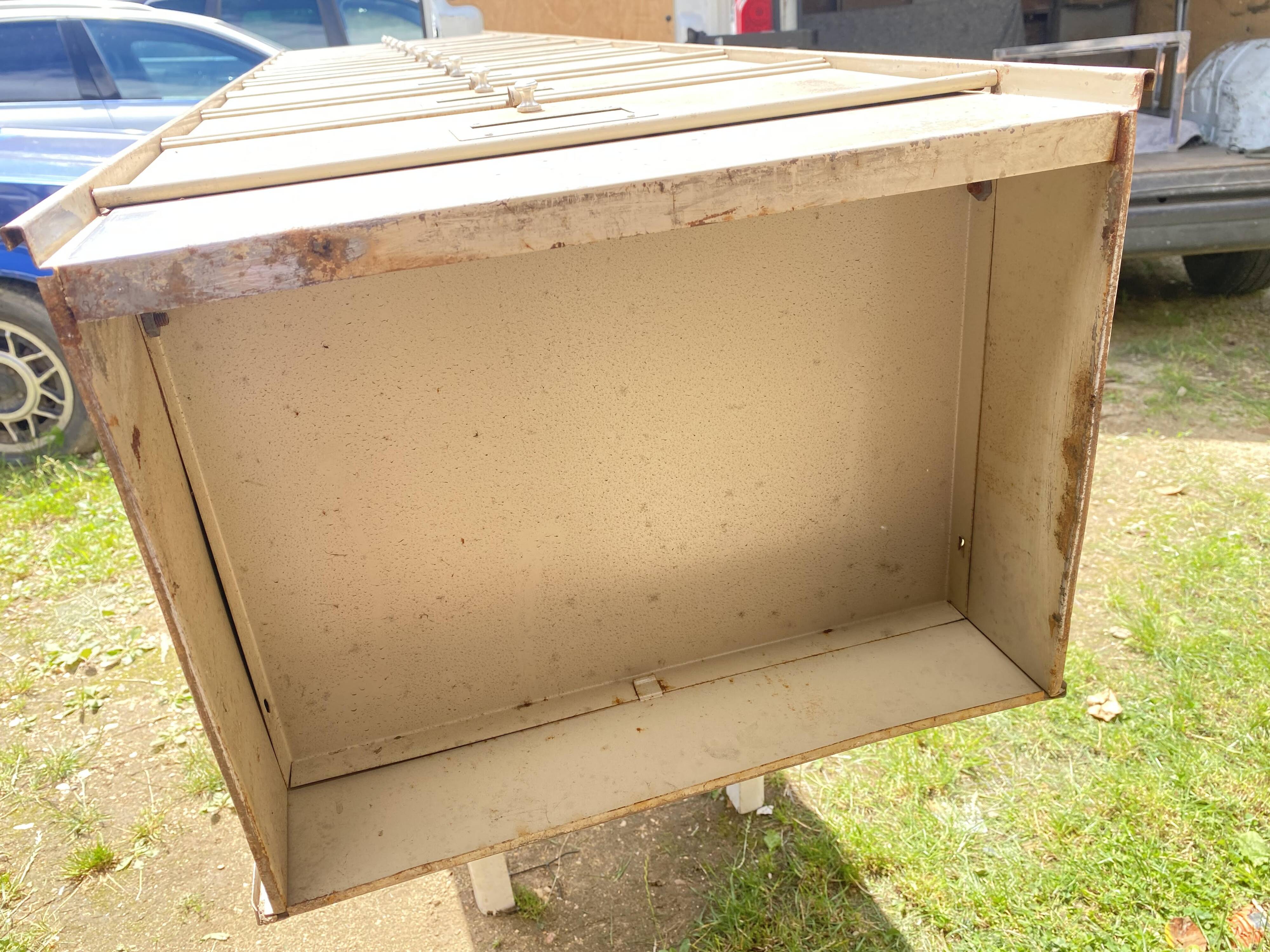 Furniture with 10 industrial metal locker flaps Ronéo 1950