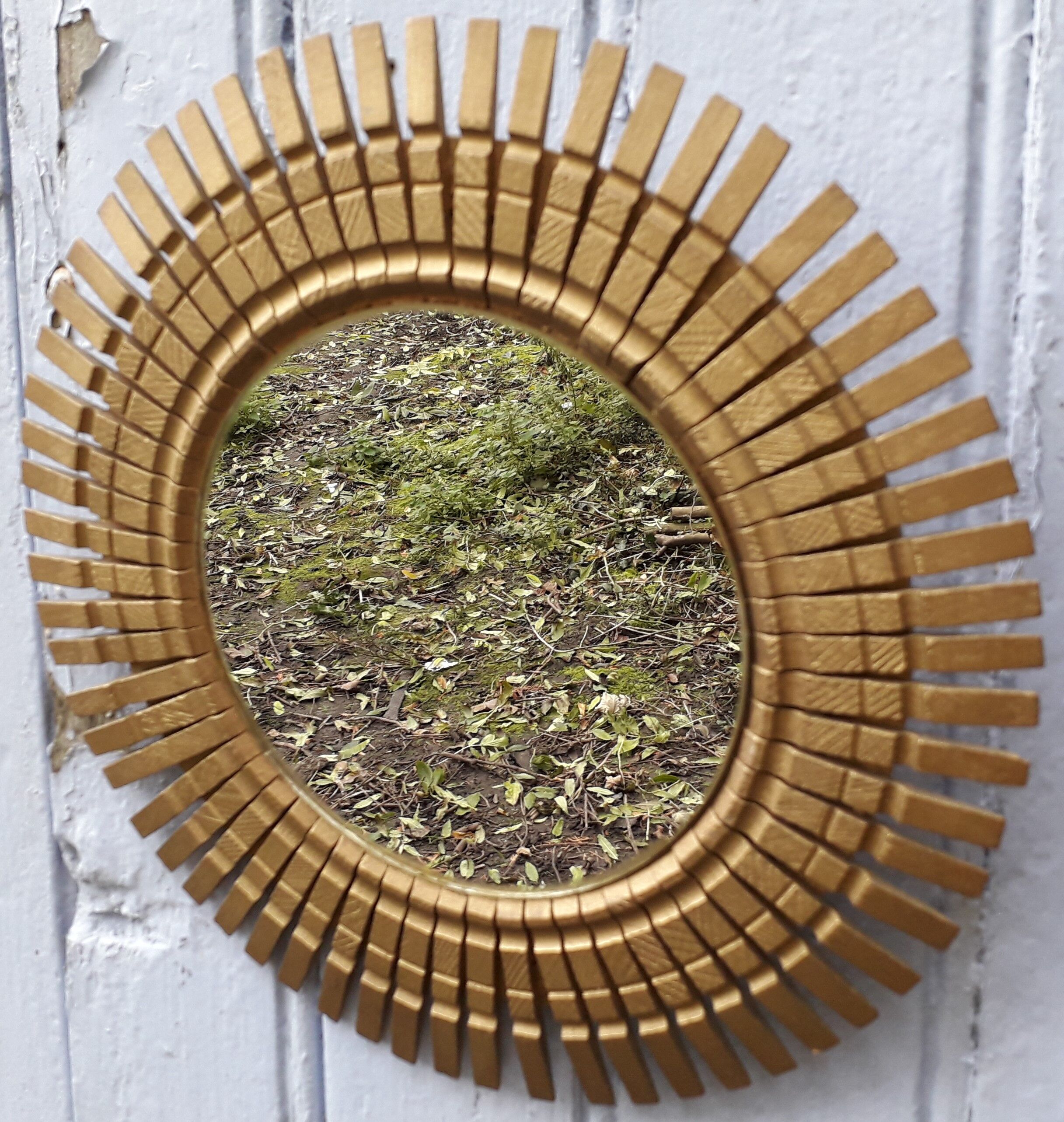 sun mirror in clothespins in gilded wood 32 x32 cm
