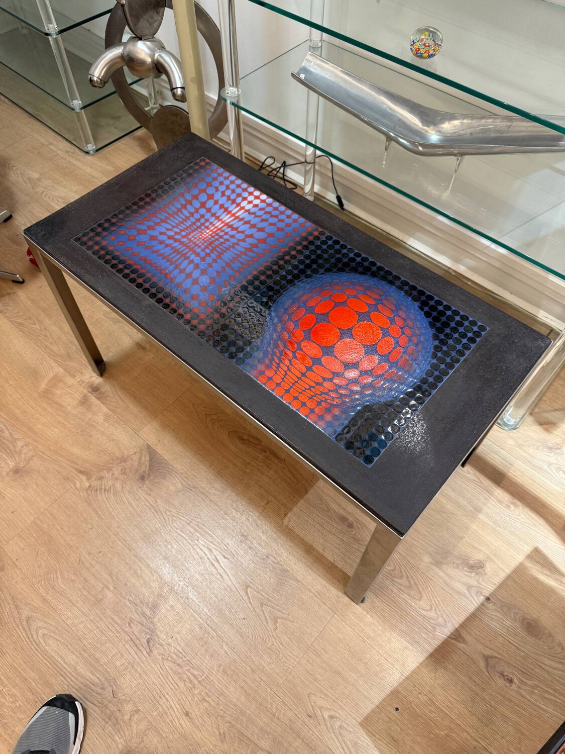 Op Art vintage table design – Vasarely style