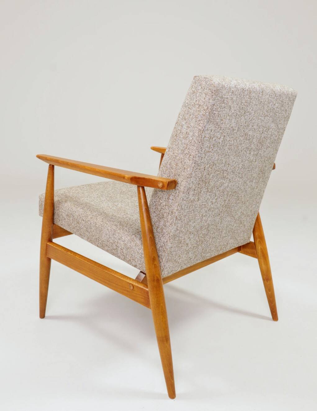 Fauteuil scandinave en tissu tressé beige