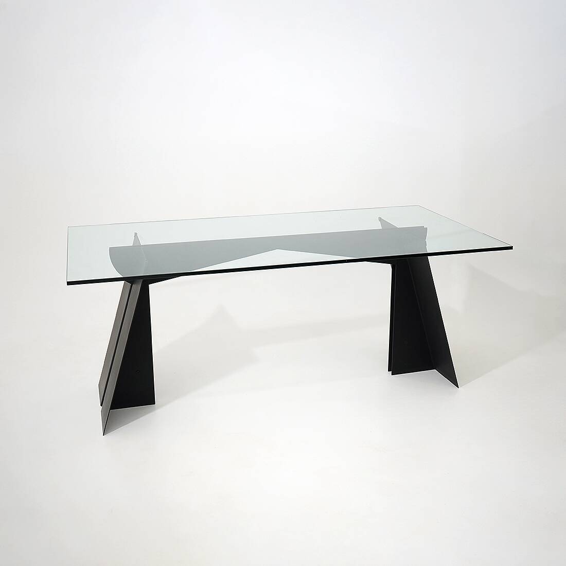 Table en verre et métal noir, années 1970