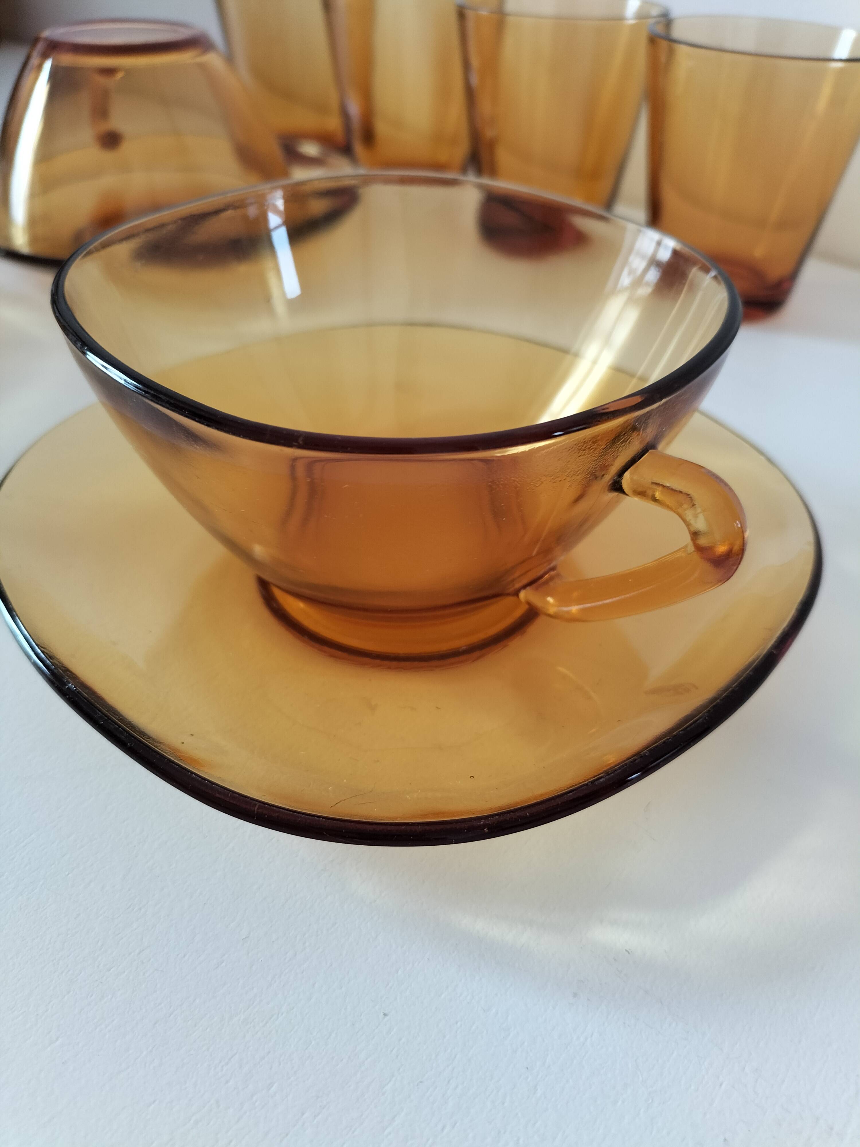 Vereco set: 4 cups, 6 saucers and 4 tumblers