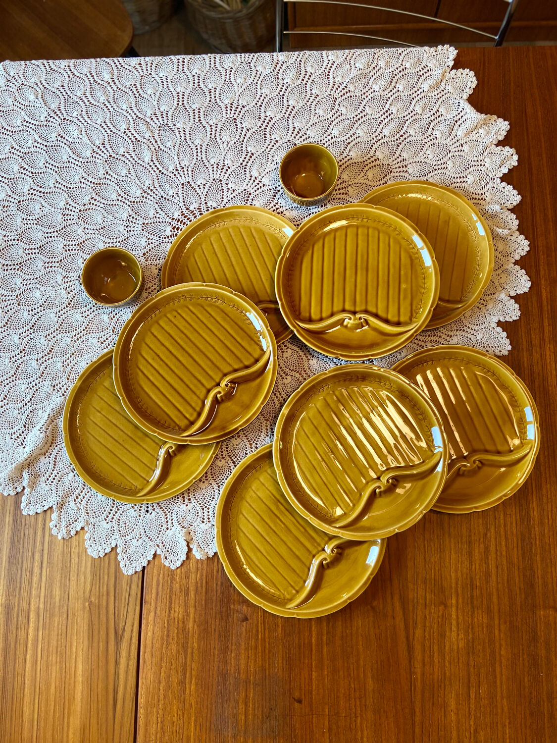 Service of 8 asparagus plates and its 2 sauce boats Gien 1960